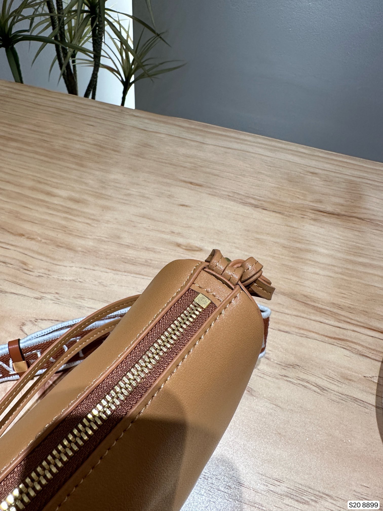 L-E Hobo super lightweight minimalist advanced bag design, Mao Mao pendant, herringbone pattern inside the village.