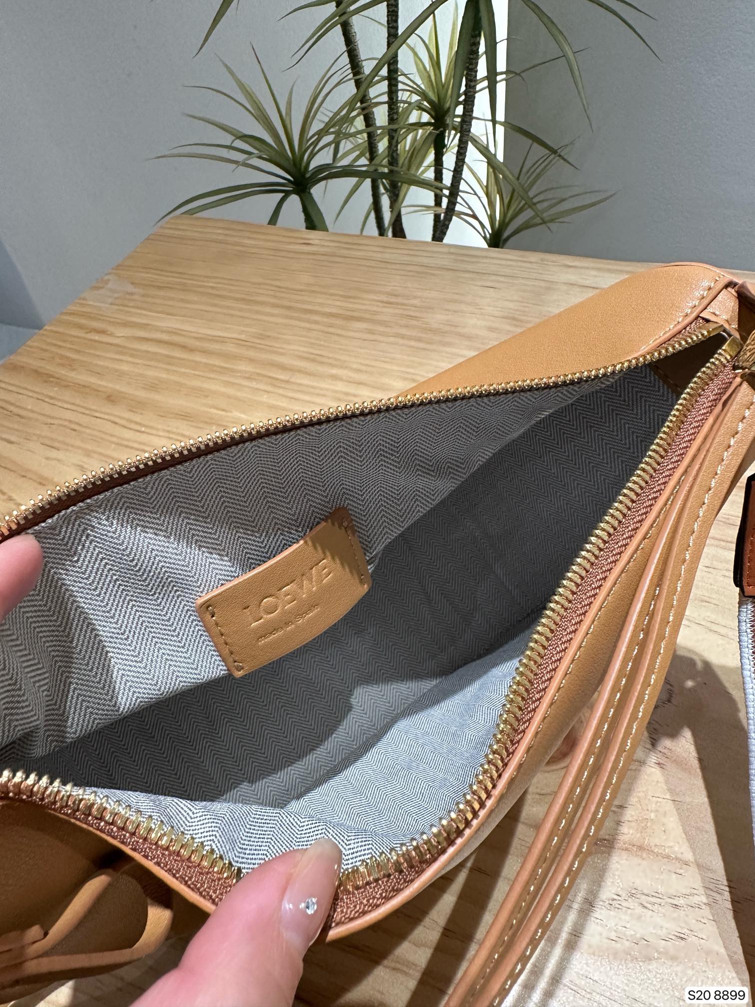 L-E Hobo super lightweight minimalist advanced bag design, Mao Mao pendant, herringbone pattern inside the village.