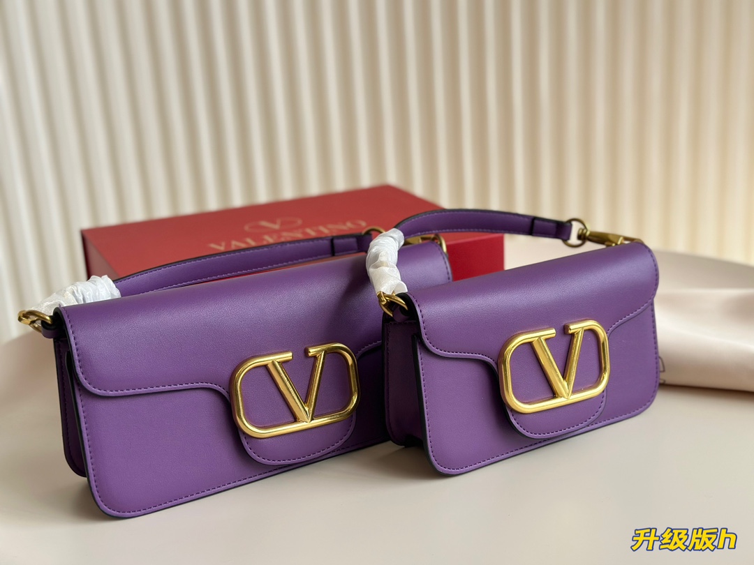 V-NO Logo shoulder bag The classic of the classic with a sense of advanced. Any collocation can be easily controlled.