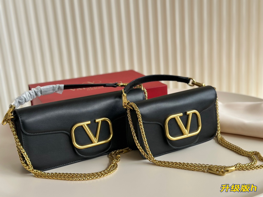 V-NO Logo shoulder bag The classic of the classic with a sense of advanced. Any collocation can be easily controlled.