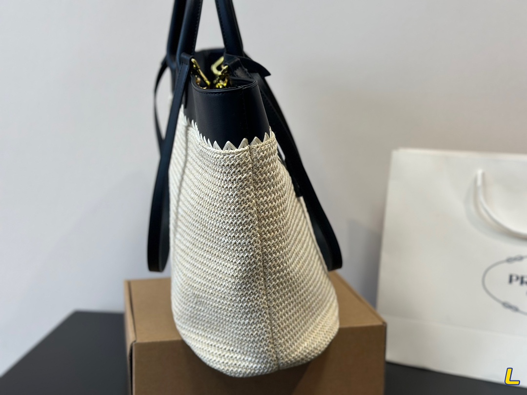 P-A There are so many hand-woven styles of Lafite this year, each with its own characteristics. This time, summer has come innocently.