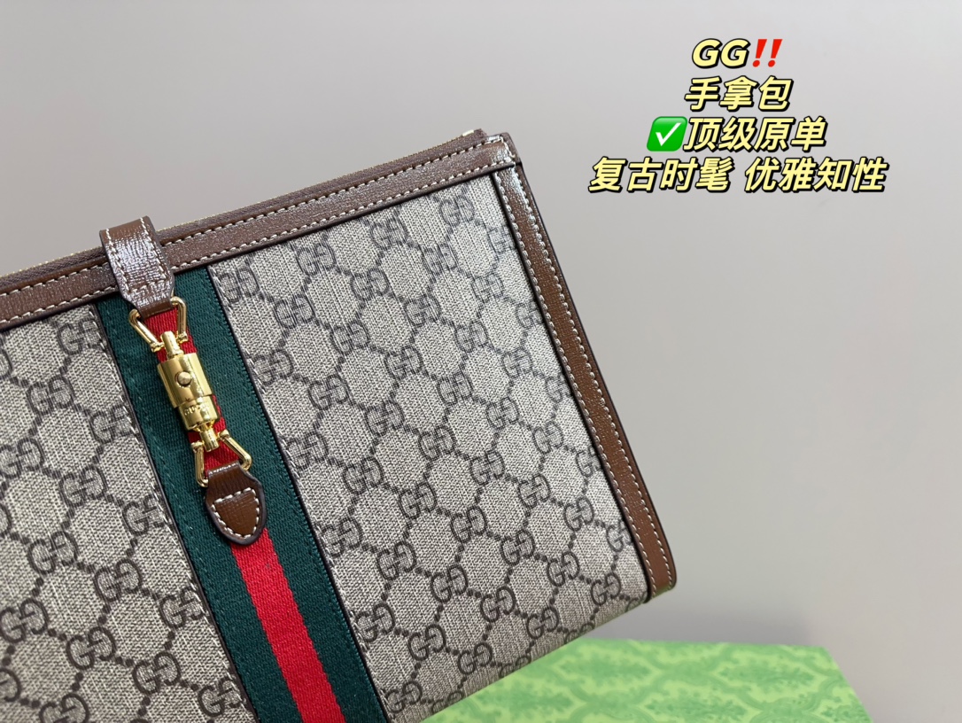 G-G Classic Presbyopia and Red and Green Ribbon It can be slung on one shoulder or slung sideways.