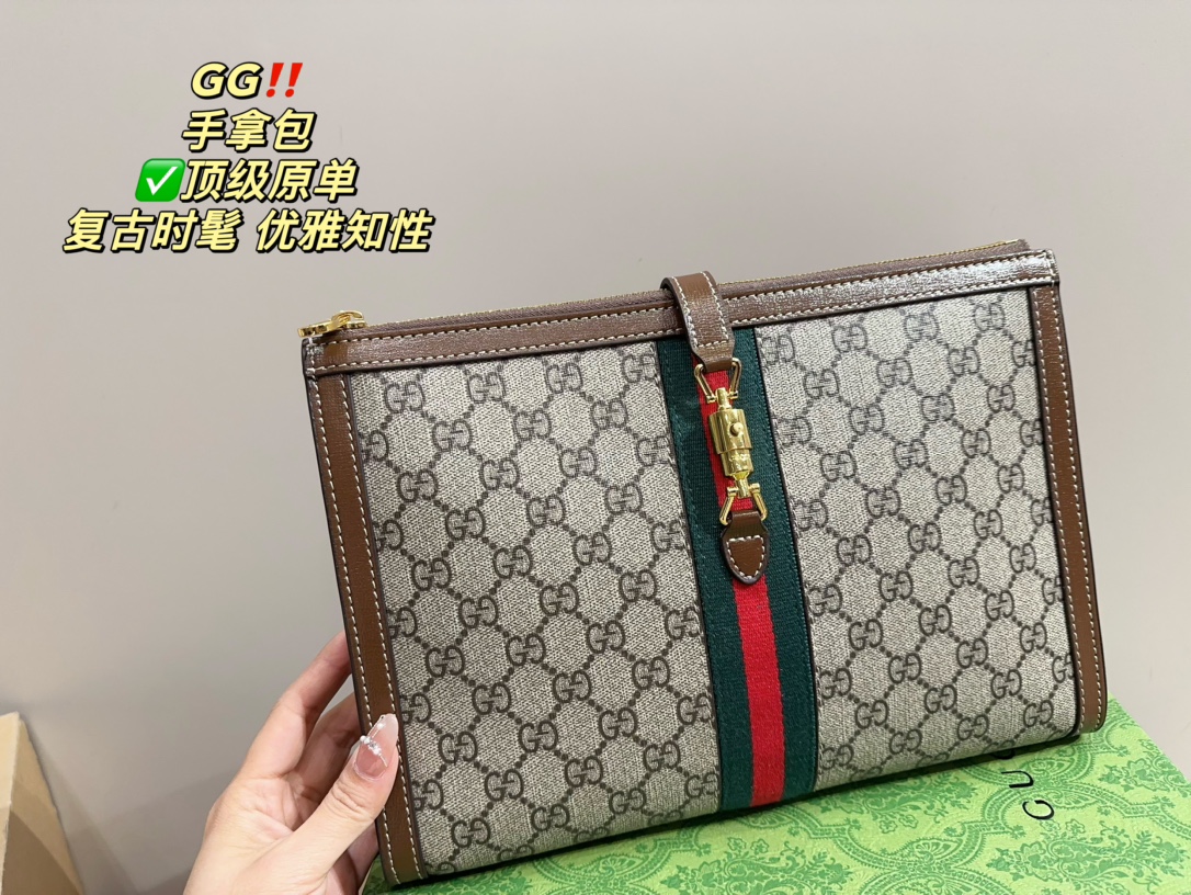 G-G Classic Presbyopia and Red and Green Ribbon It can be slung on one shoulder or slung sideways.