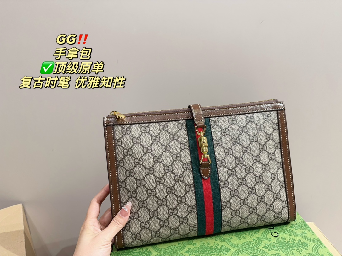 G-G Classic Presbyopia and Red and Green Ribbon It can be slung on one shoulder or slung sideways.