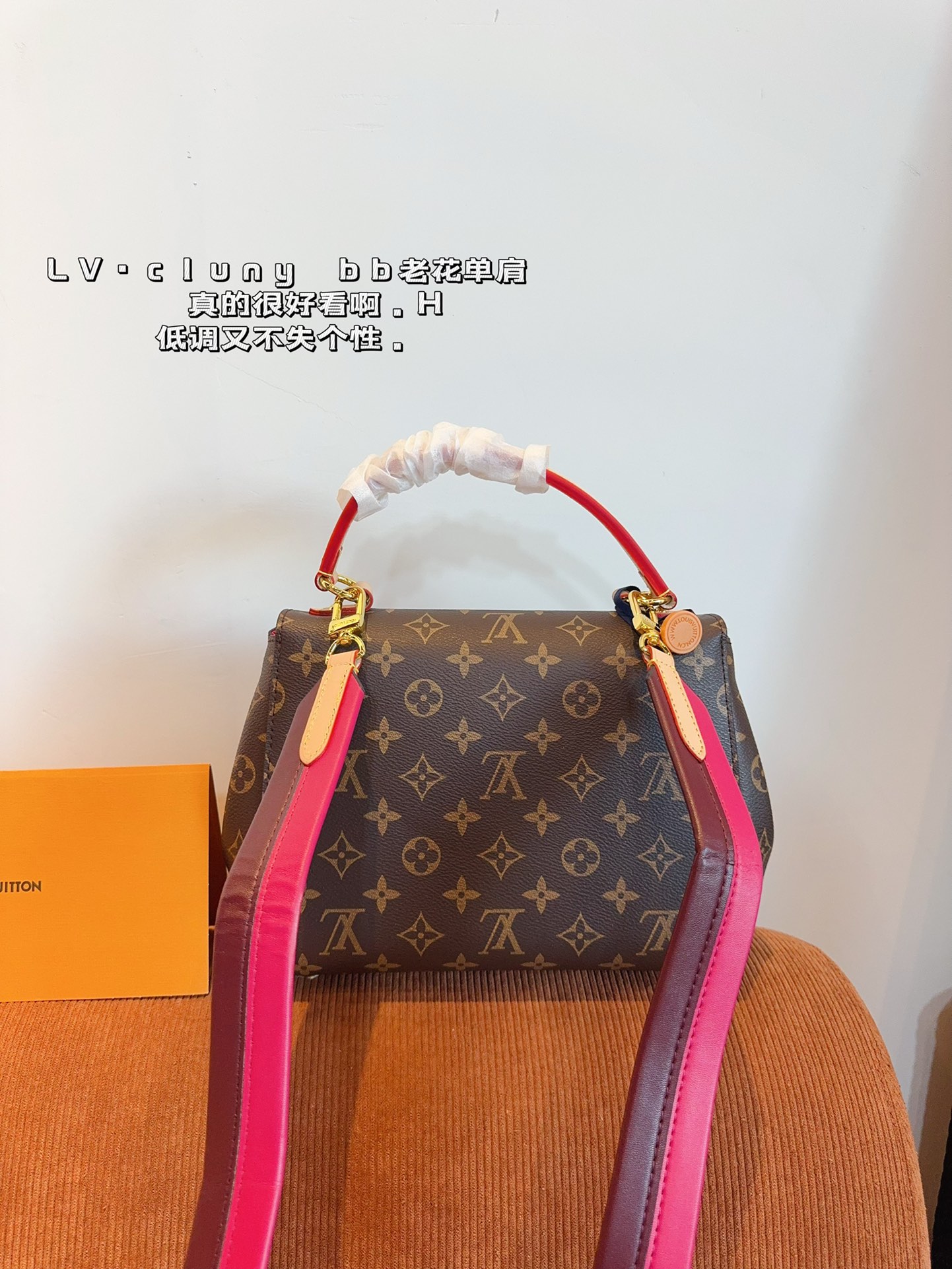 L-V Cluny presbyopic one-shoulder oblique style This bag is really simple.