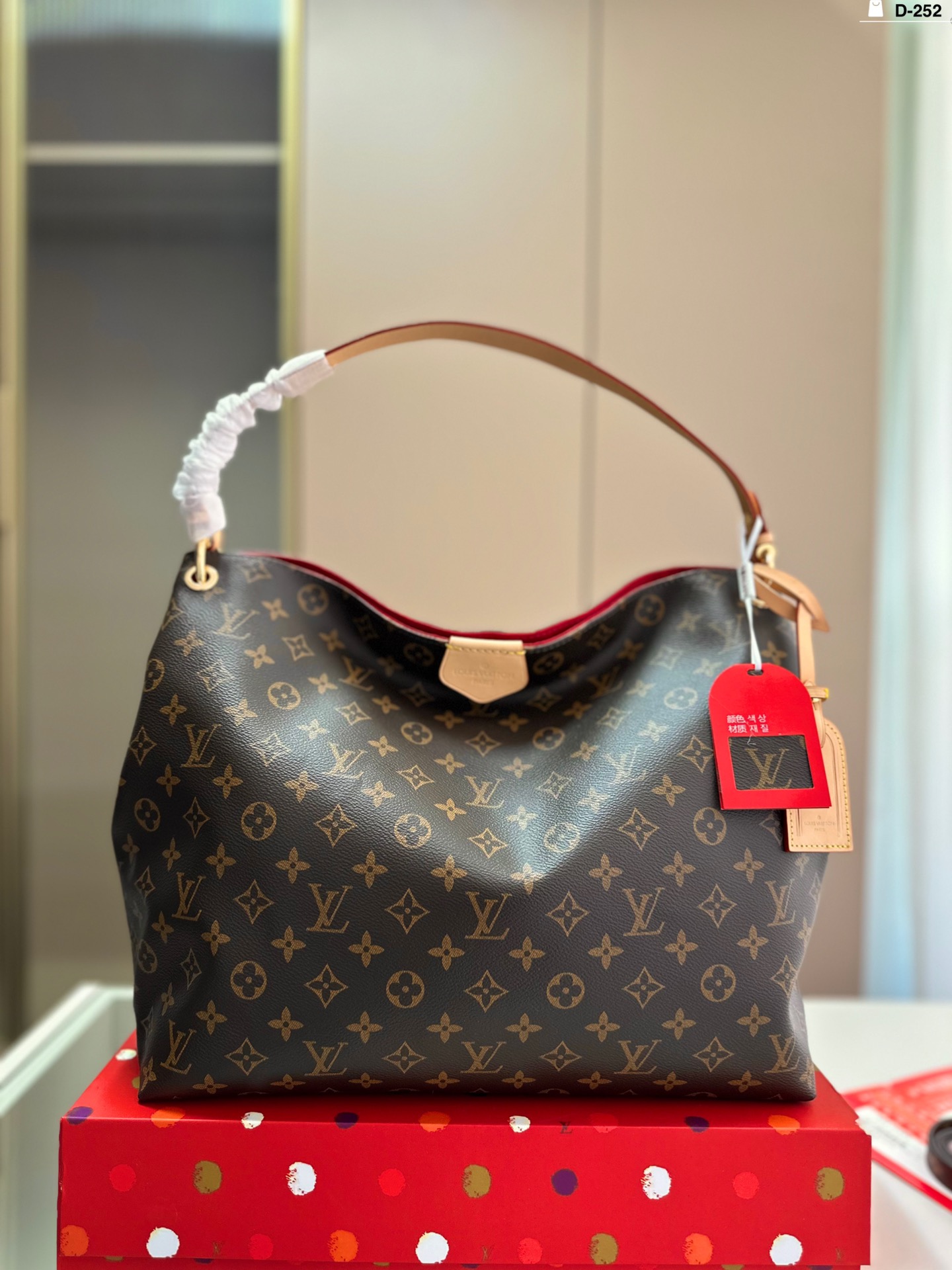 L-V 24 new essential medieval shopping bags You can control foreign tastes all year round.