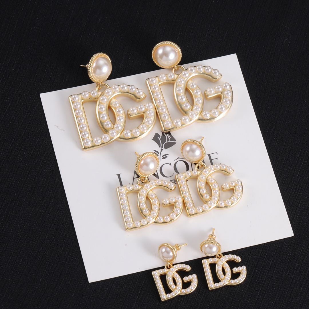D-G stud earrings