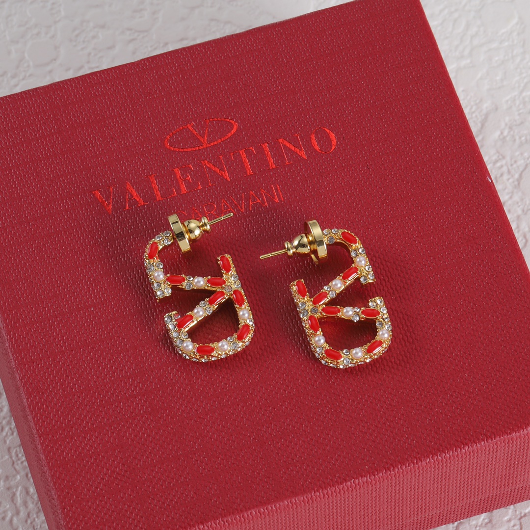 V-NO stud earrings