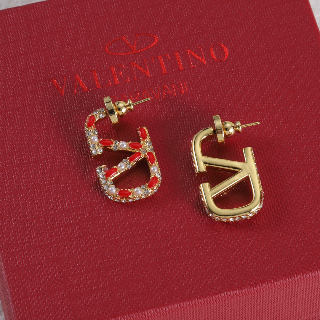 V-NO stud earrings