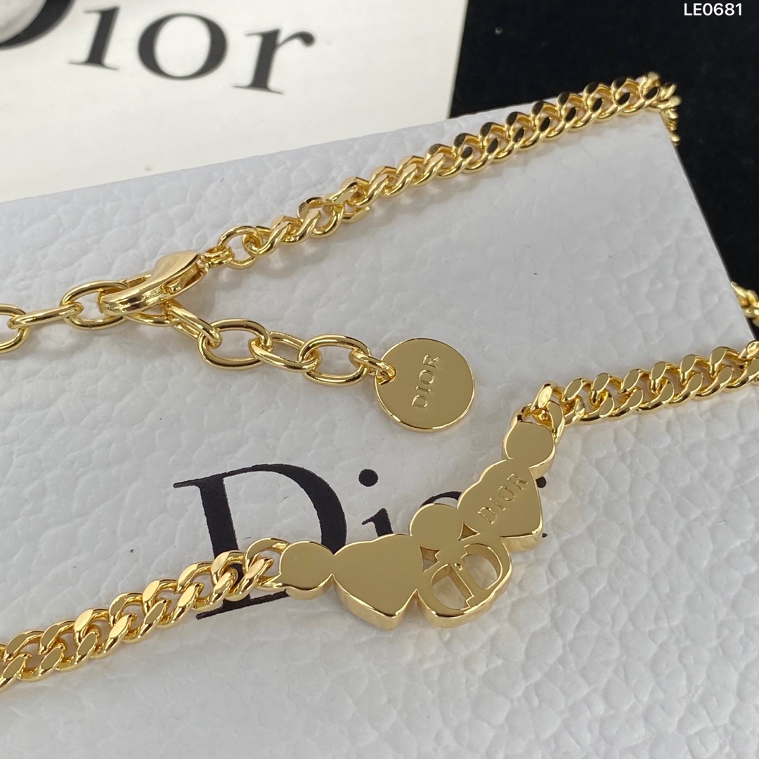 D-R necklace