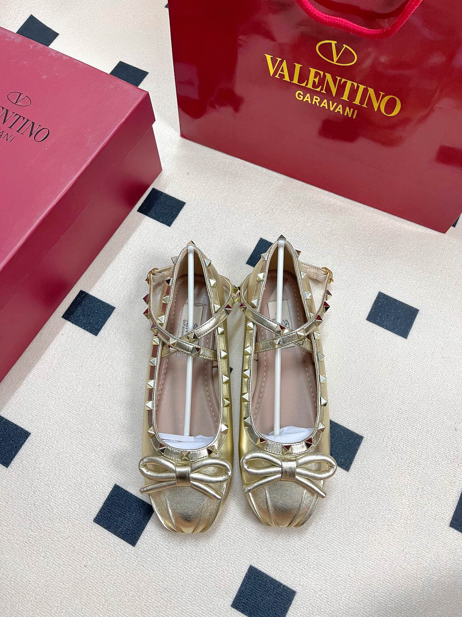 V-NO New satin ballet shoes in early autumn