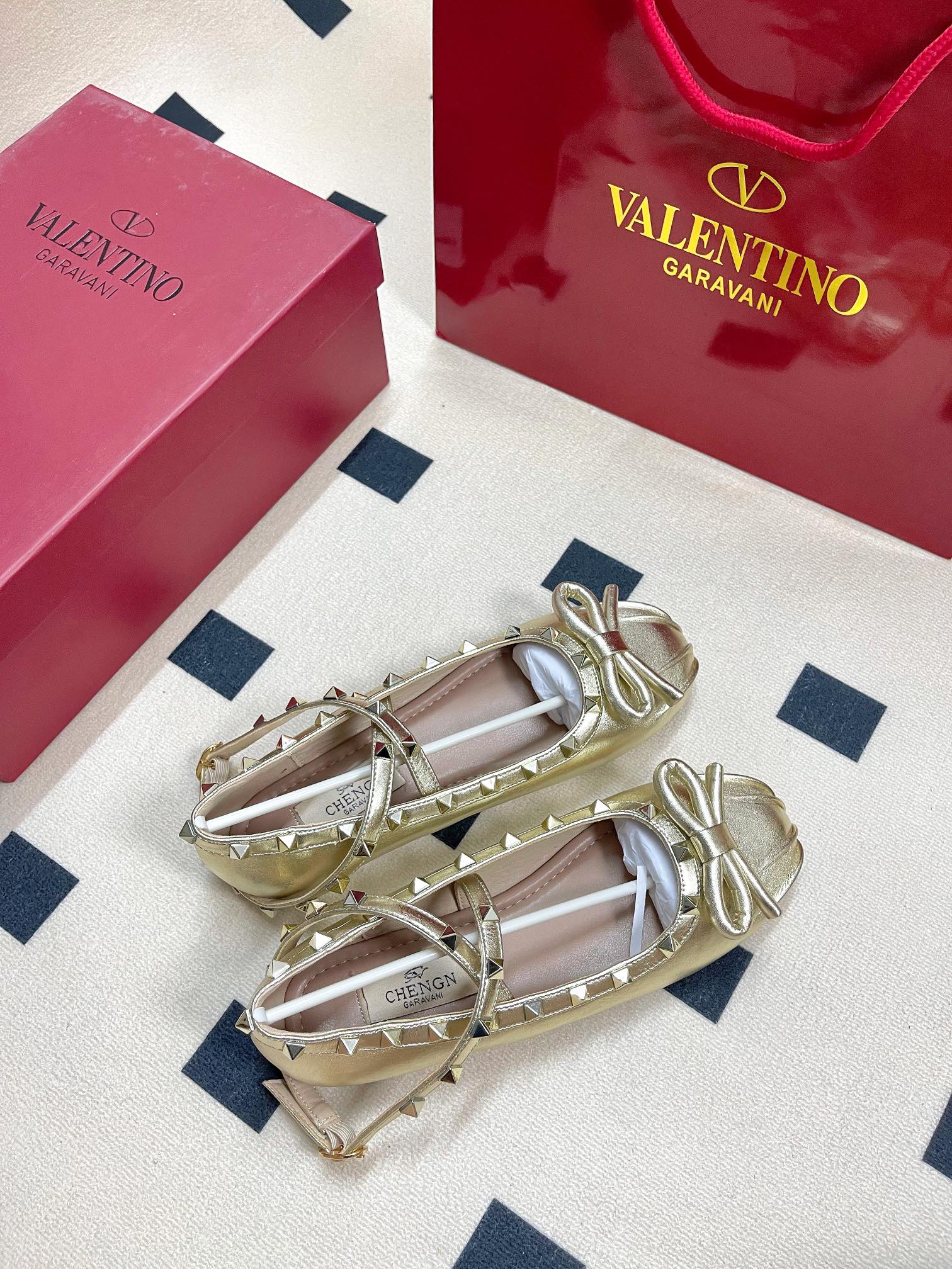 V-NO New satin ballet shoes in early autumn