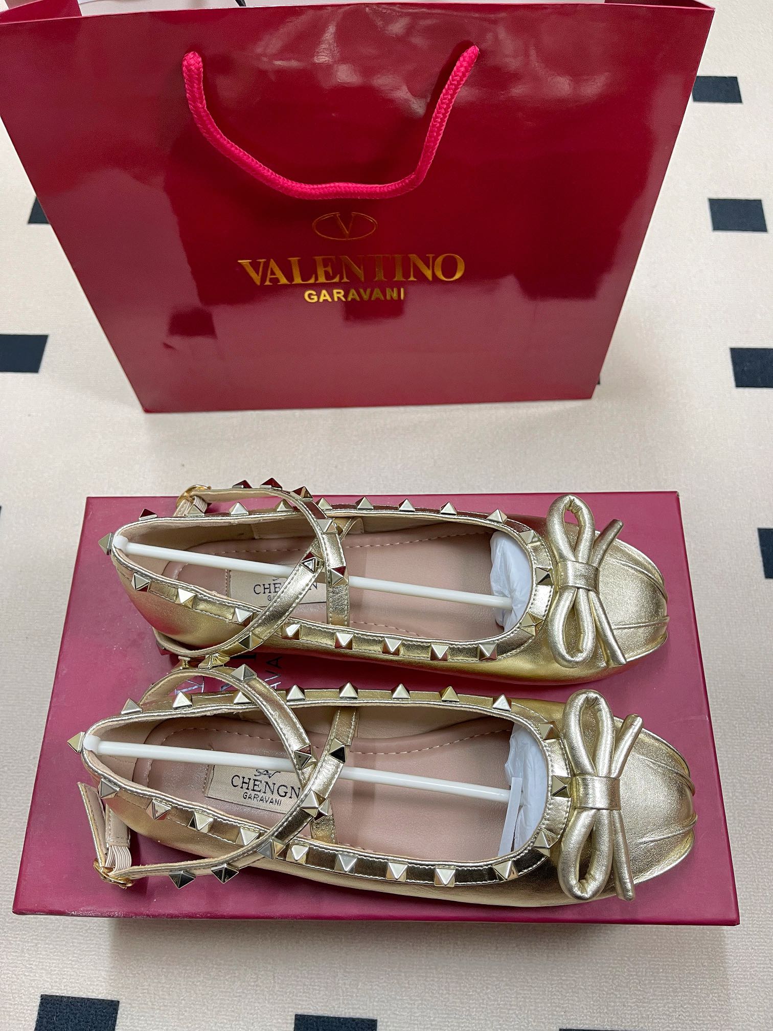 V-NO New satin ballet shoes in early autumn