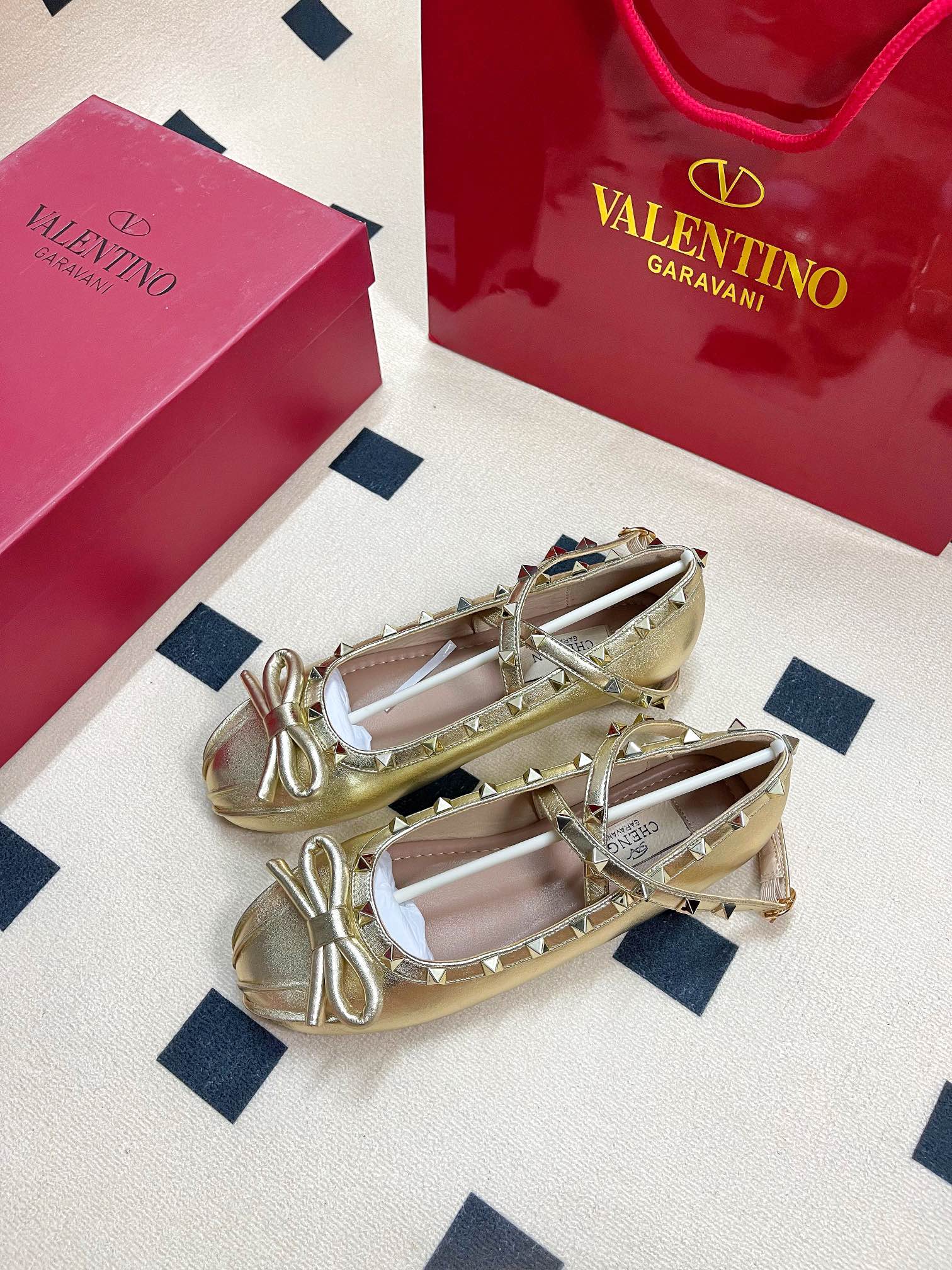 V-NO New satin ballet shoes in early autumn