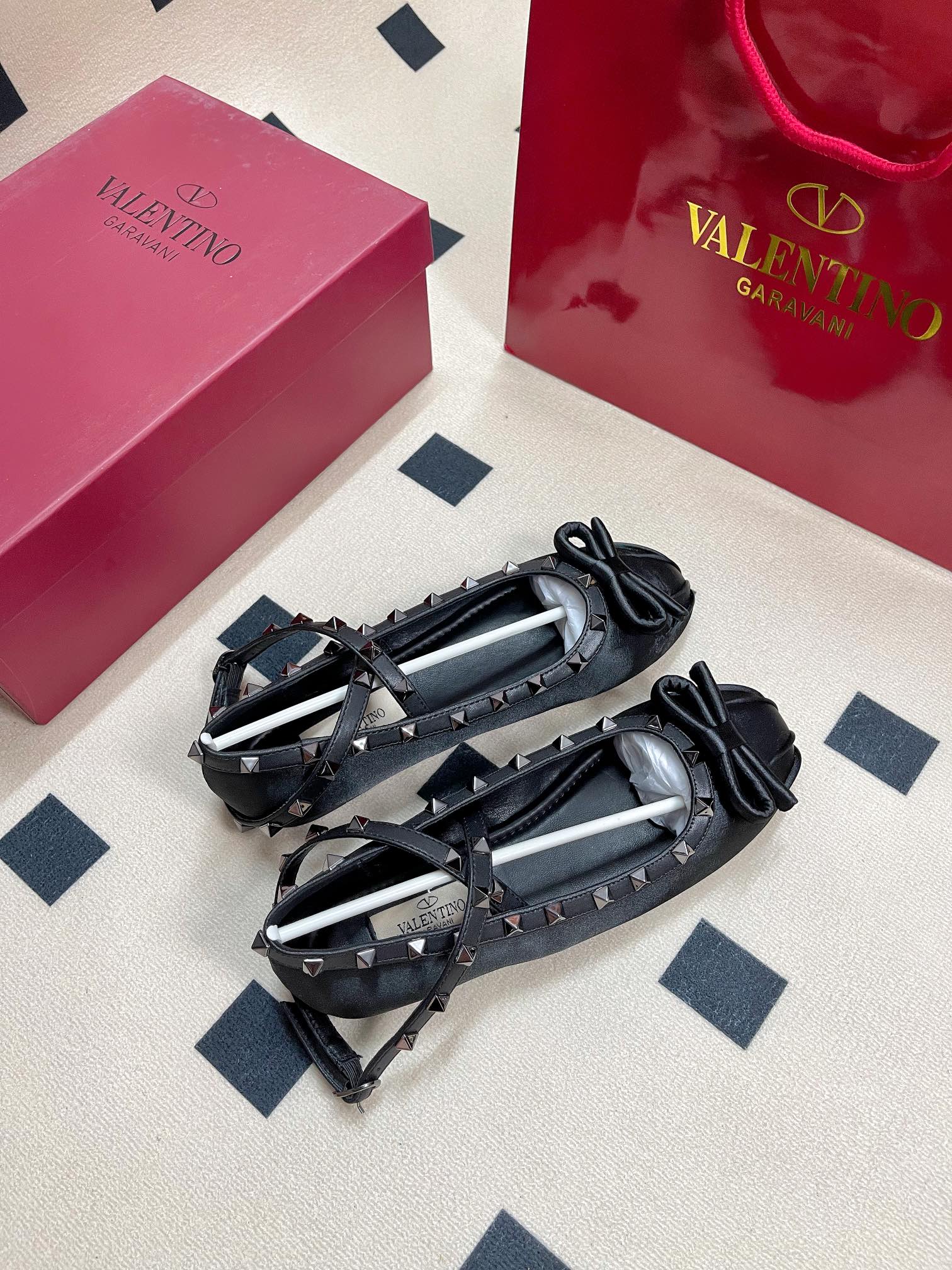 V-NO New satin ballet shoes in early autumn