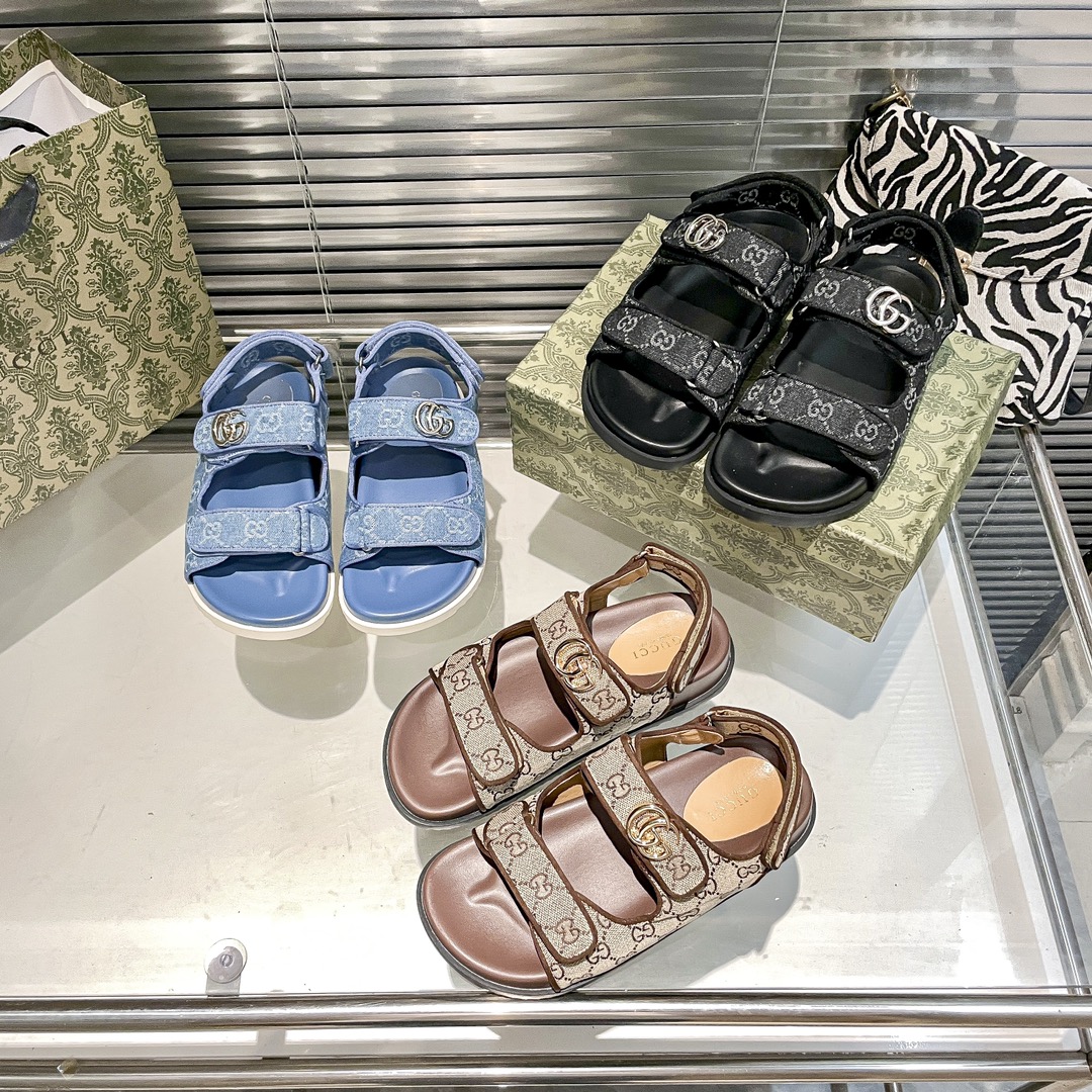 G-G The new Korean platform sandals are hot and new.