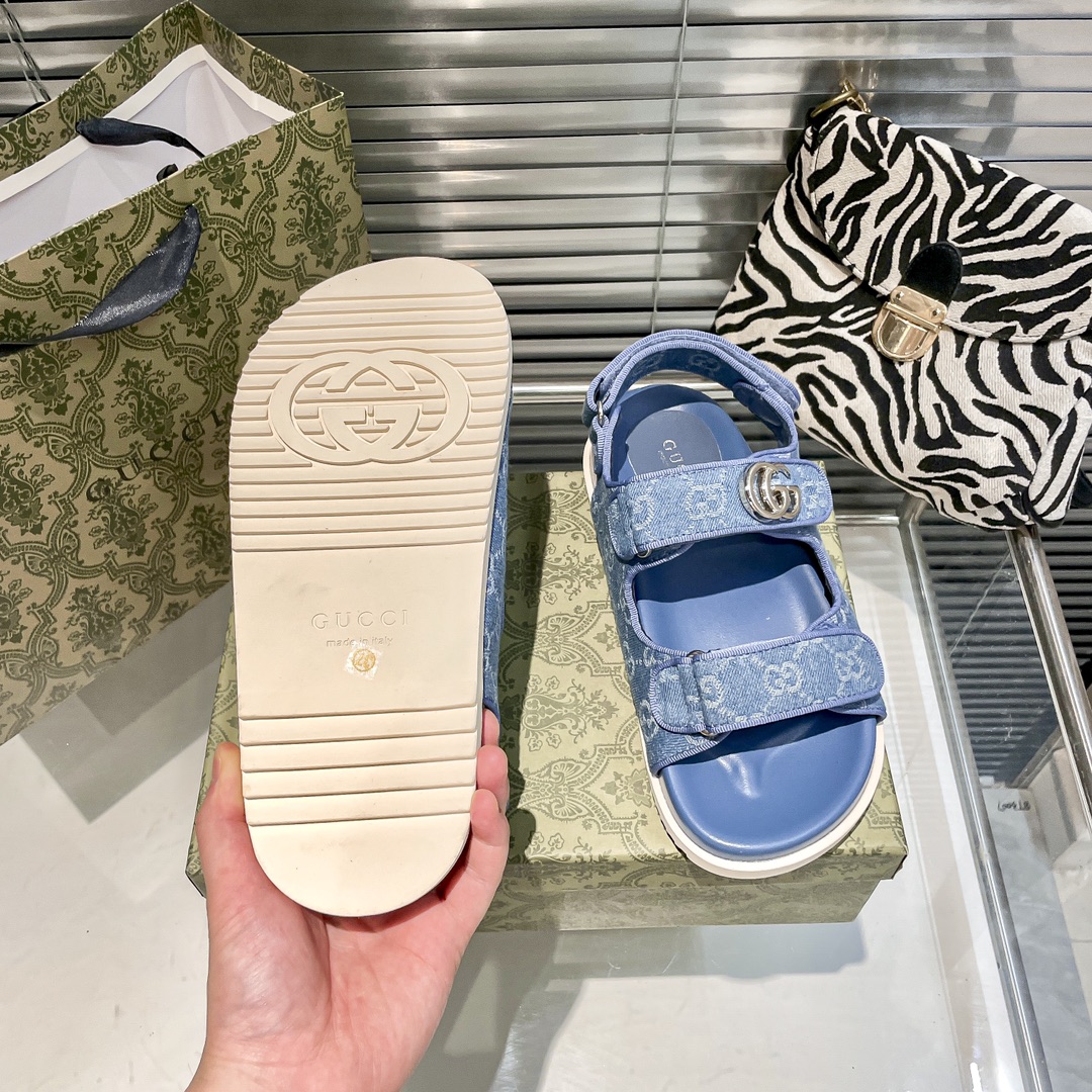 G-G The new Korean platform sandals are hot and new.