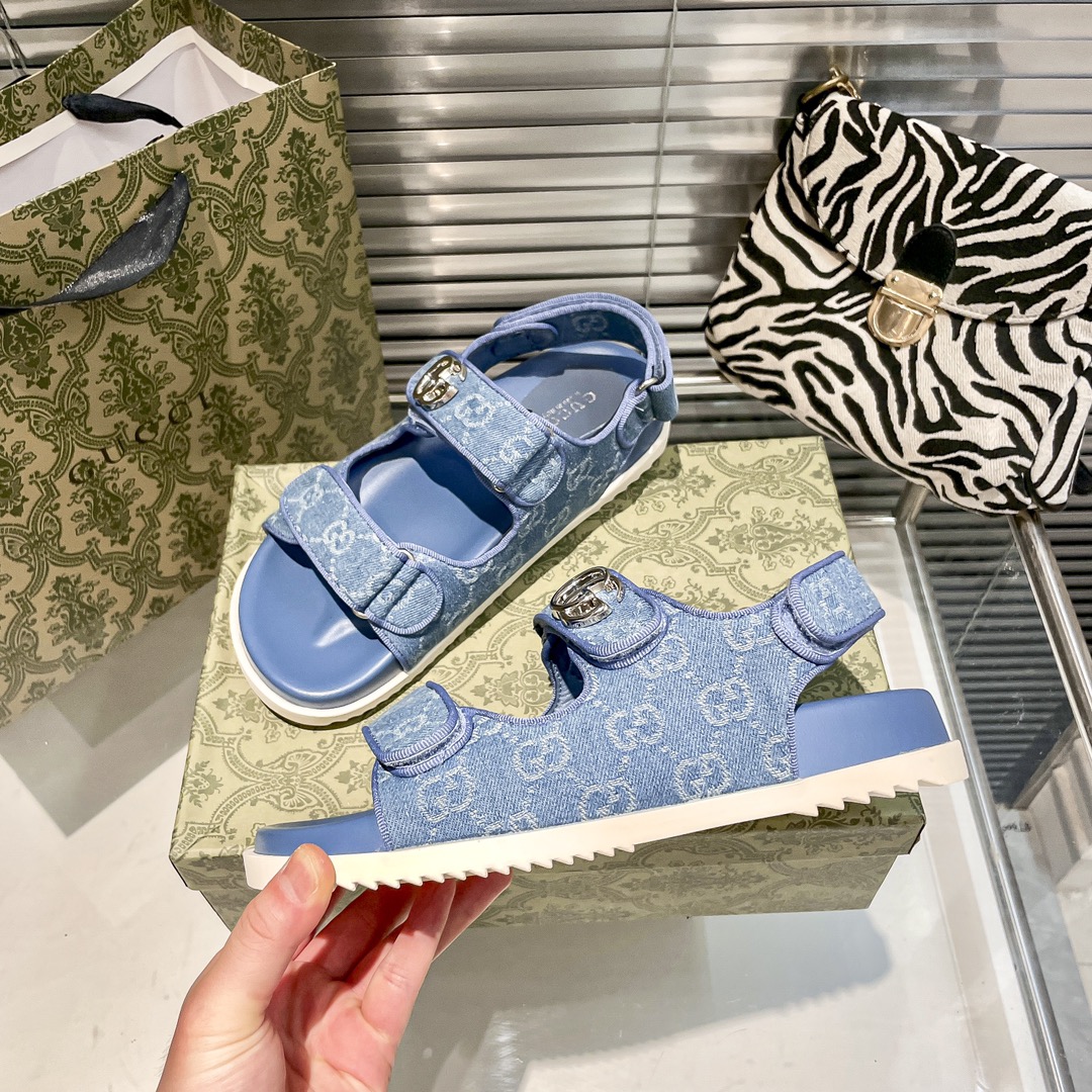 G-G The new Korean platform sandals are hot and new.