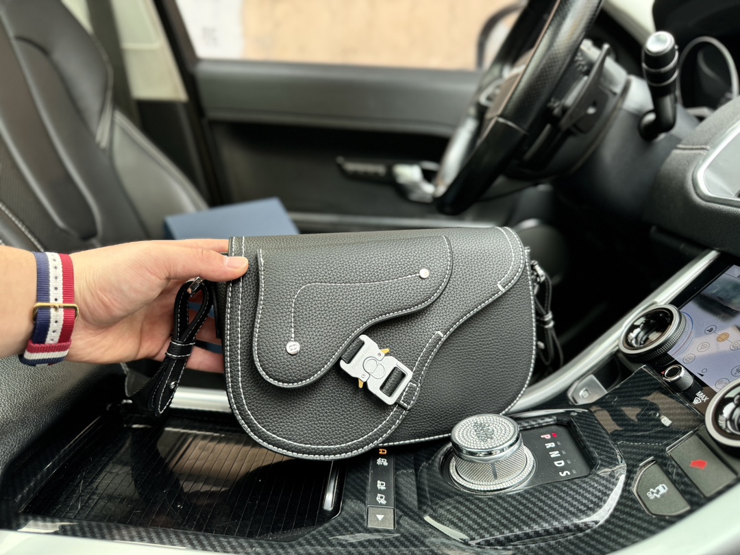 D-R Adjustable shoulder strap magnetic flip grain cow leather saddle bag messenger bag shoulder messenger bag men's black.