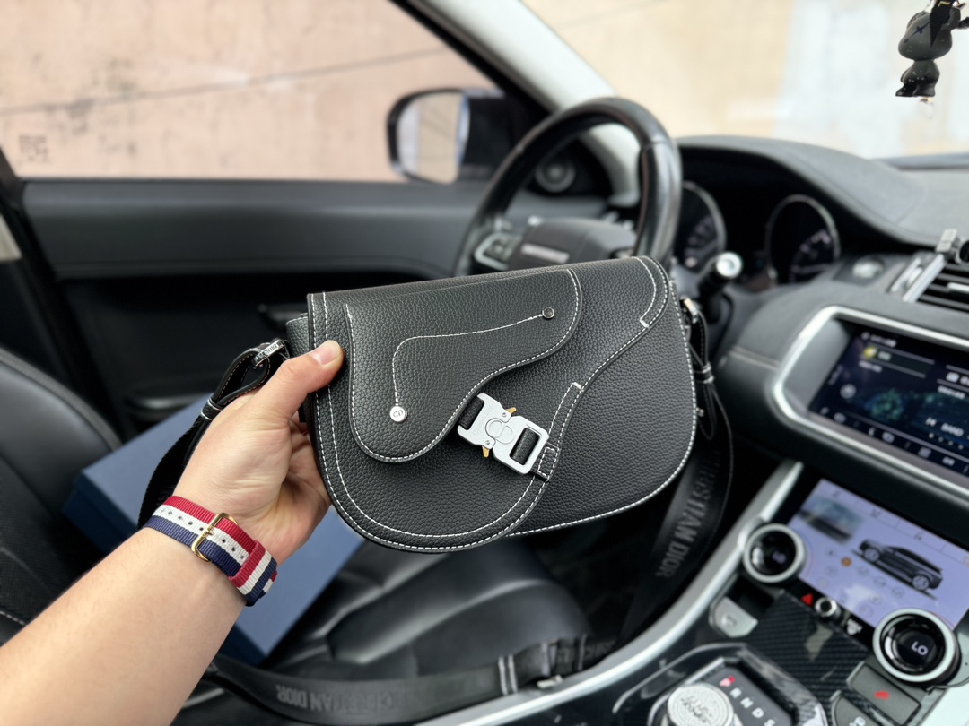 D-R Adjustable shoulder strap magnetic flip grain cow leather saddle bag messenger bag shoulder messenger bag men's black.