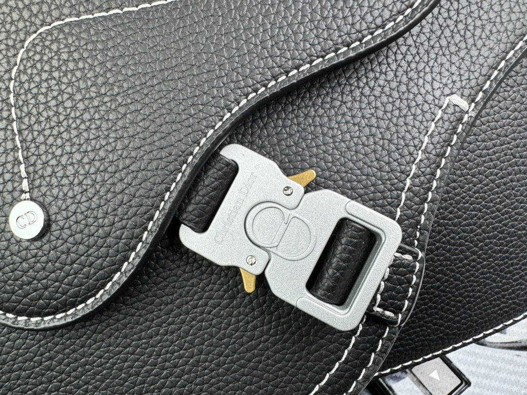 D-R Adjustable shoulder strap magnetic flip grain cow leather saddle bag messenger bag shoulder messenger bag men's black.