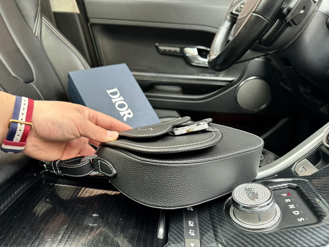 D-R Adjustable shoulder strap magnetic flip grain cow leather saddle bag messenger bag shoulder messenger bag men's black.