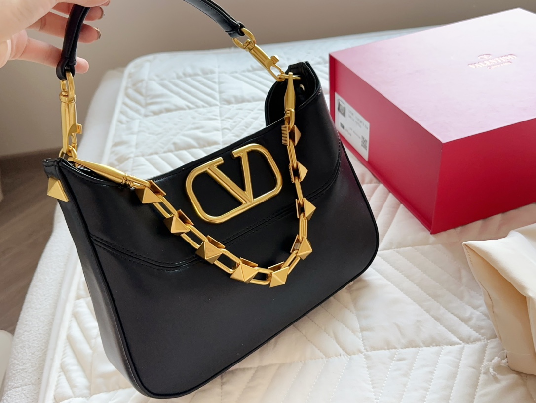 V-NO Loco is a must for fairies. It's so beautiful. Bang, portable shoulder bag