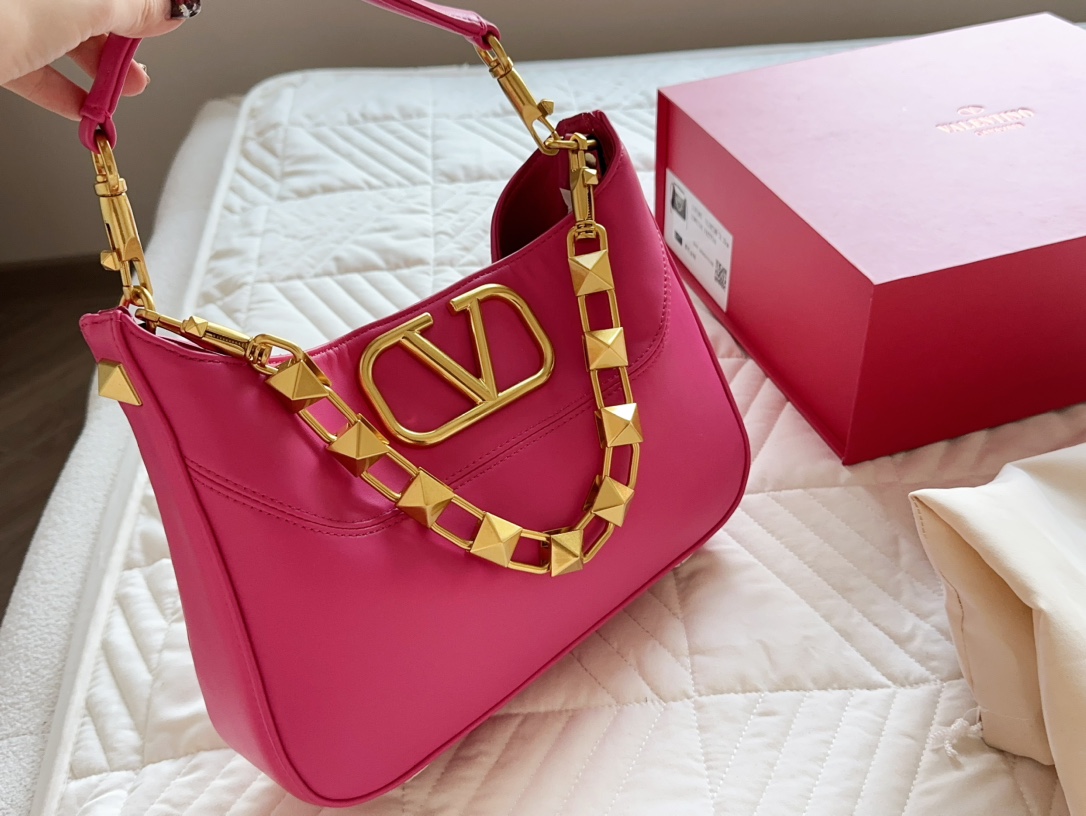 V-NO Loco is a must for fairies. It's so beautiful. Bang, portable shoulder bag