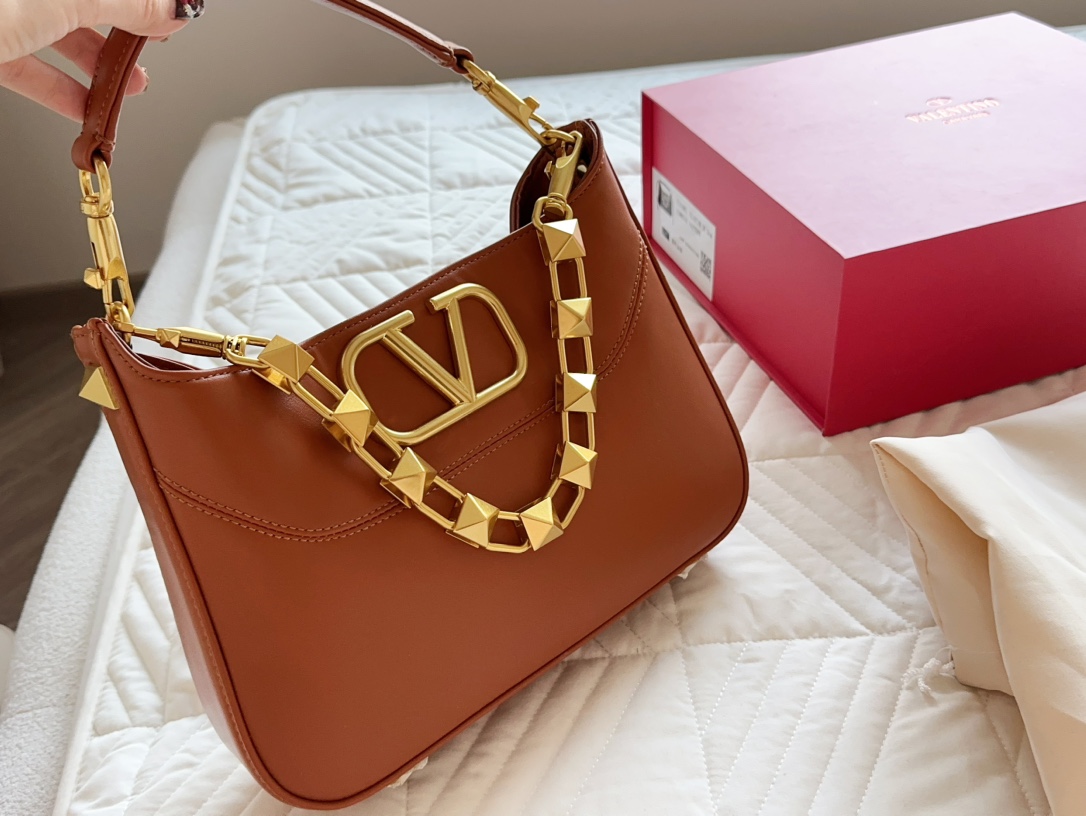 V-NO Loco is a must for fairies. It's so beautiful. Bang, portable shoulder bag