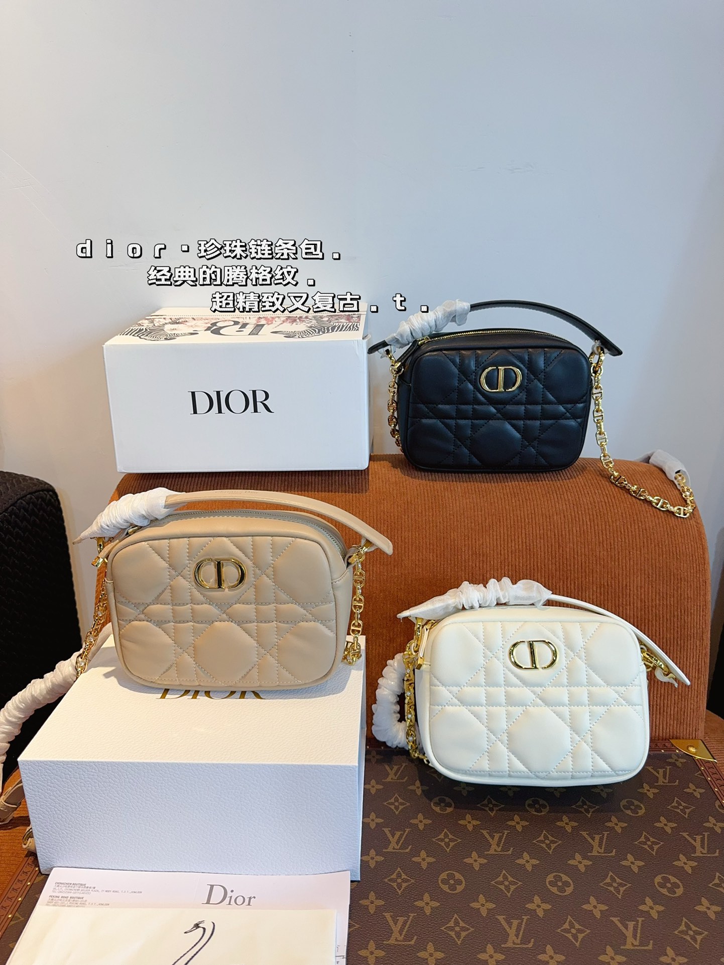 D-R Handle camera bag. Retro, elegant and full of high sense. Moderate size