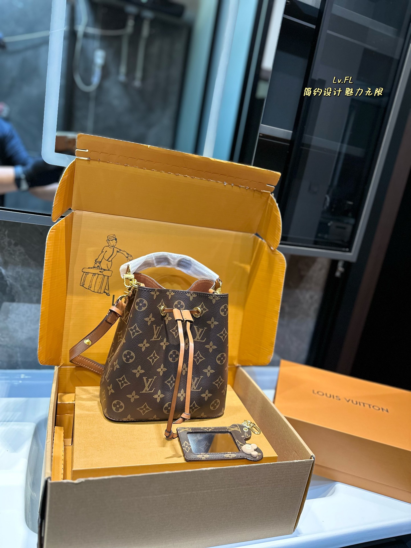 L-V NEONOE BB Mini new small bucket