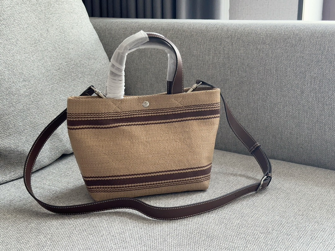 C-L Straw bag, must-have in summer # This is super practical!