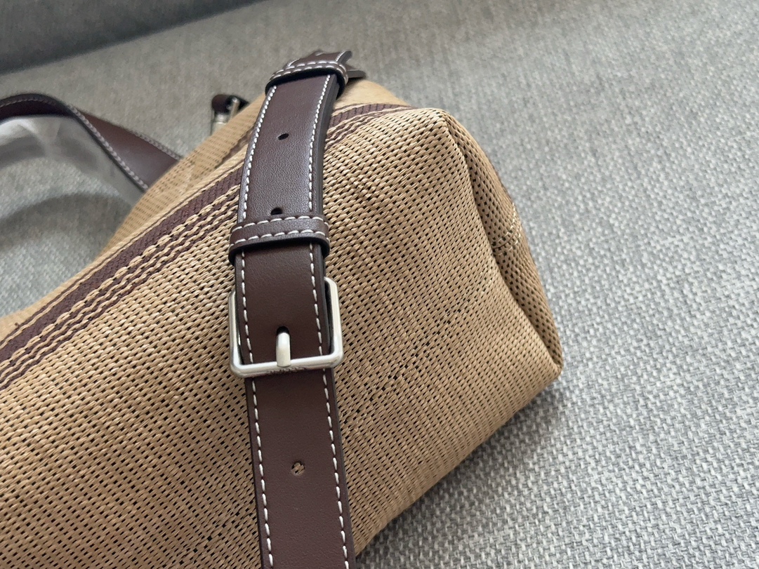 C-L Straw bag, must-have in summer # This is super practical!