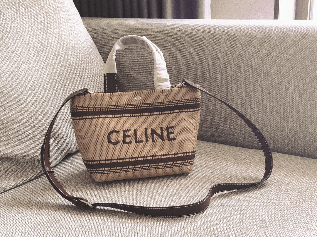 C-L Straw bag, must-have in summer # This is super practical!