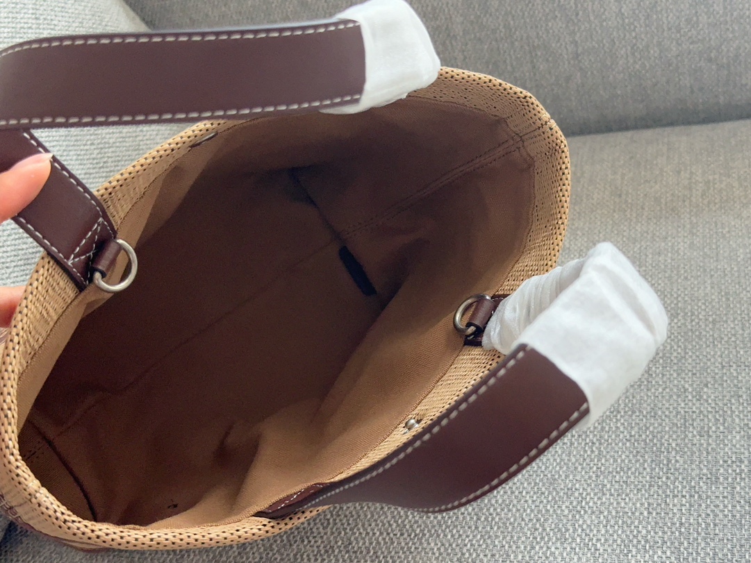 C-L Straw bag, must-have in summer # This is super practical!