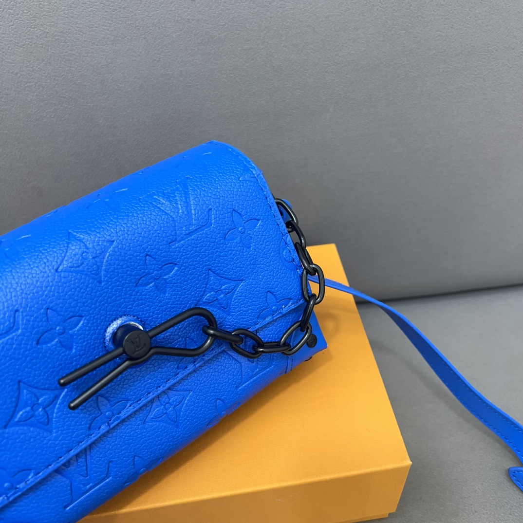 L-V Chain shoulder bag STEAMER messenger bag Crossbody bag unisex exquisite inlay work.