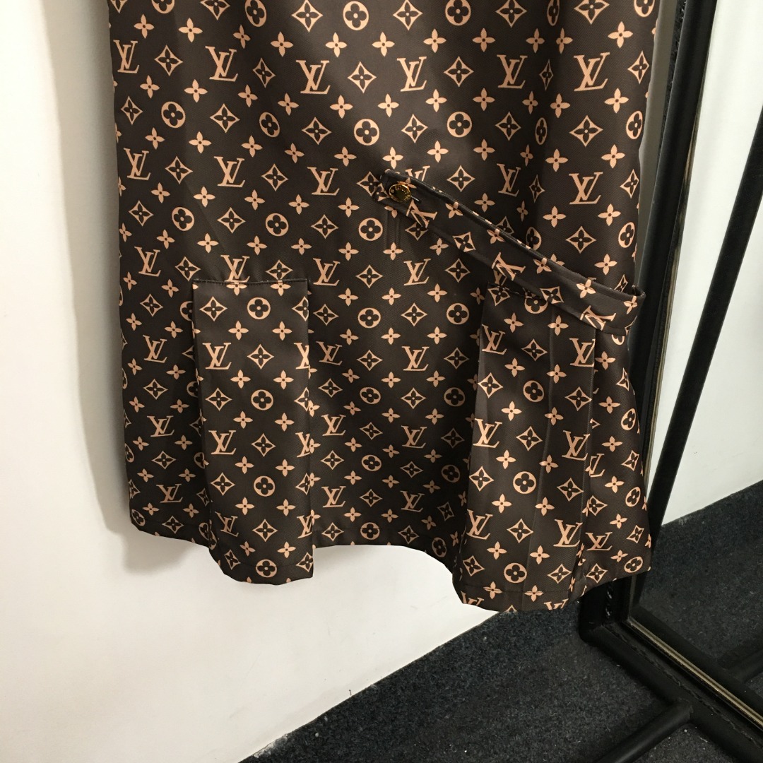 L-V New reading logo printed sleeveless vest dress, coffee color.