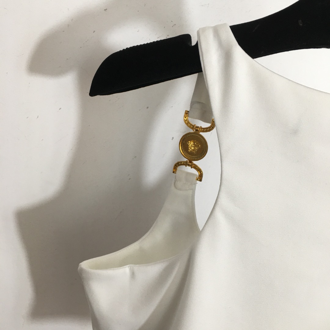 VER-E New Medusa short navel vest with shoulder buckle letter printing.