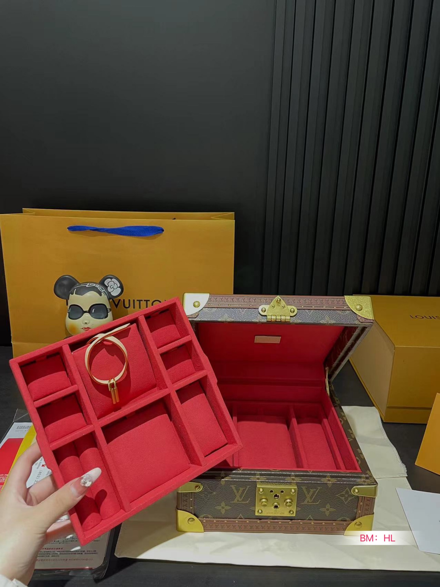 L-V Hard box jewelry storage box