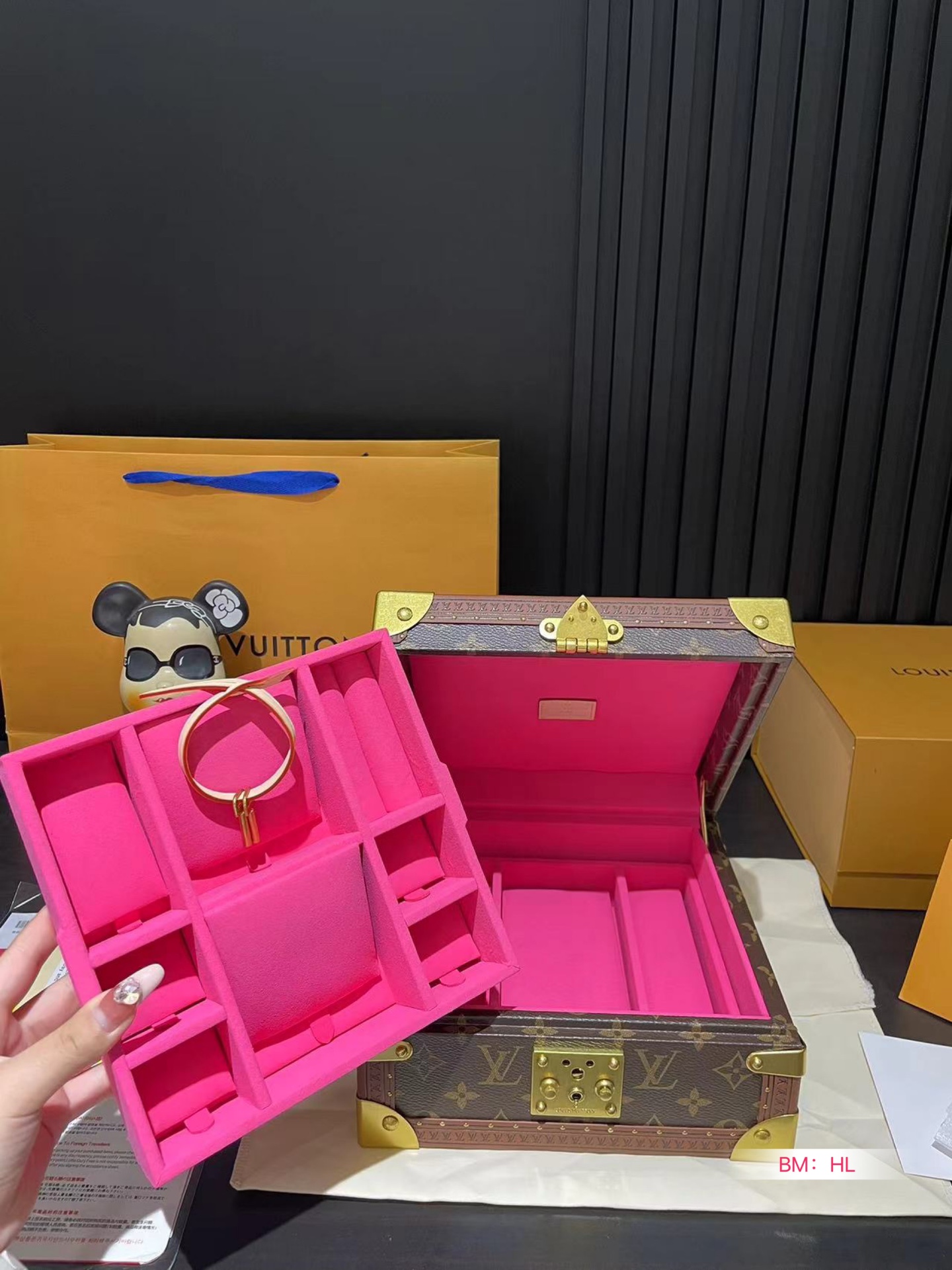 L-V Hard box jewelry storage box