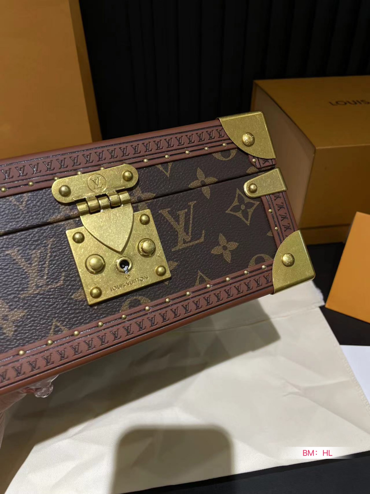 L-V Hard box jewelry storage box