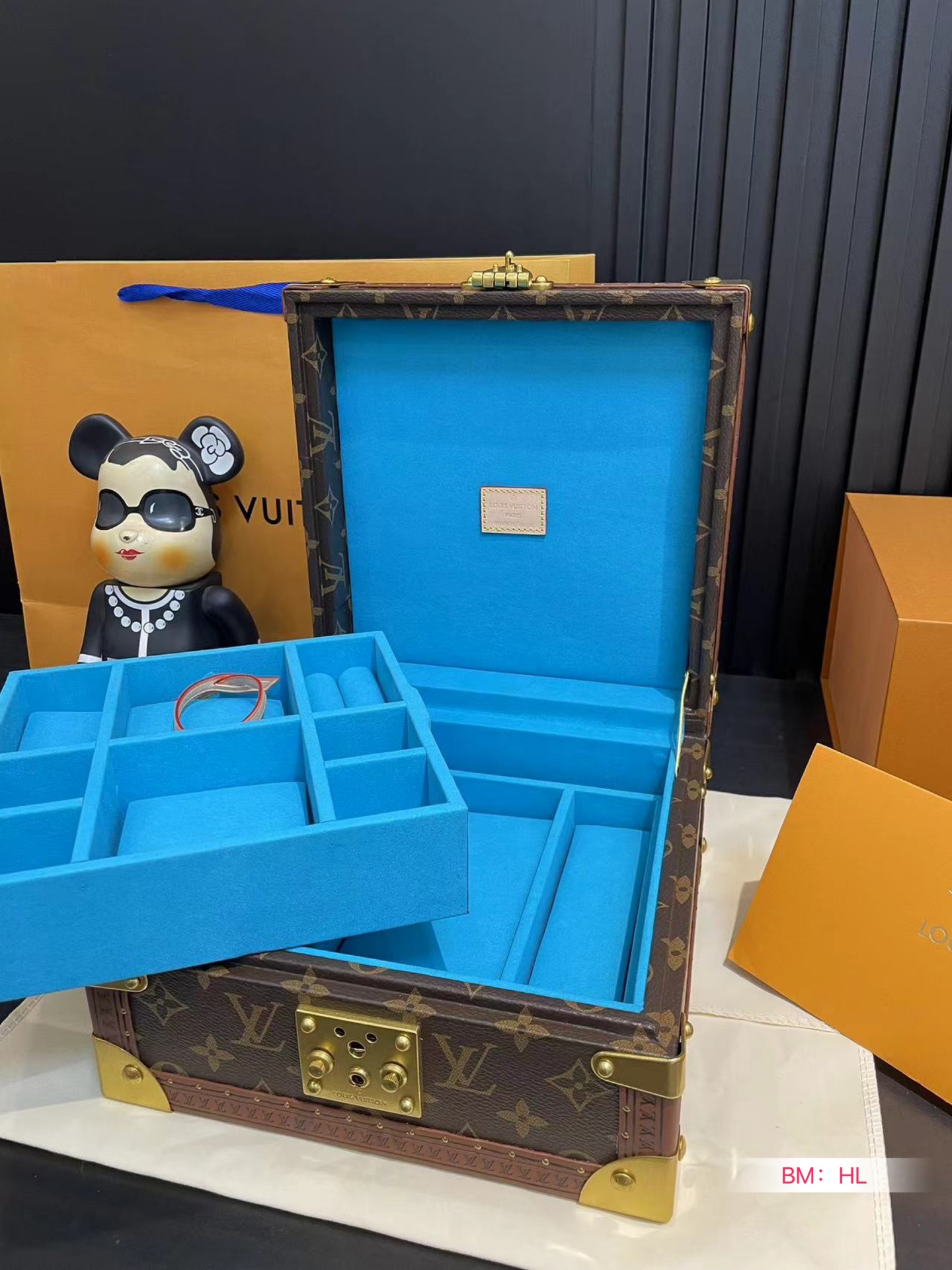 L-V Hard box jewelry storage box