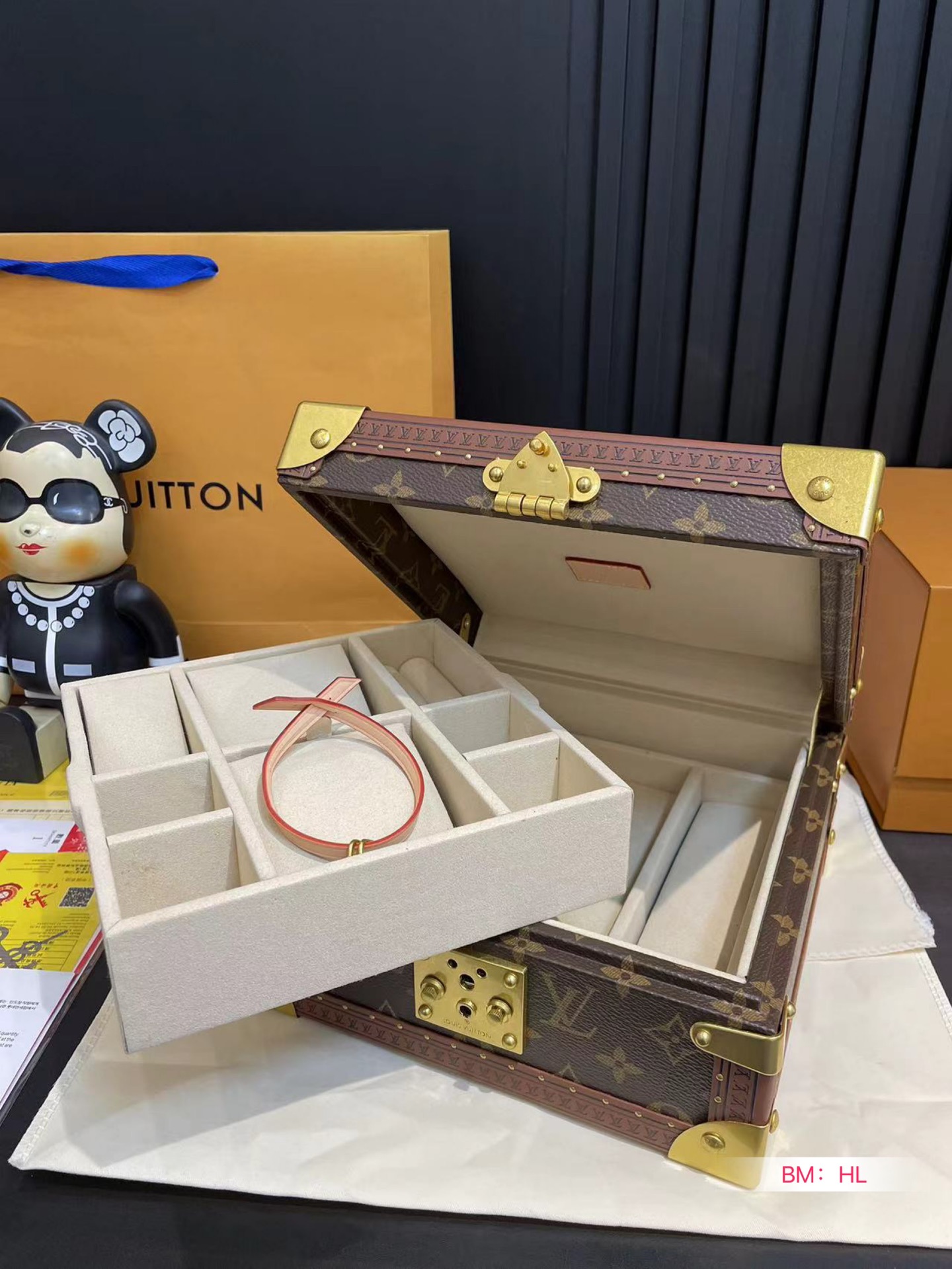 L-V Hard box jewelry storage box