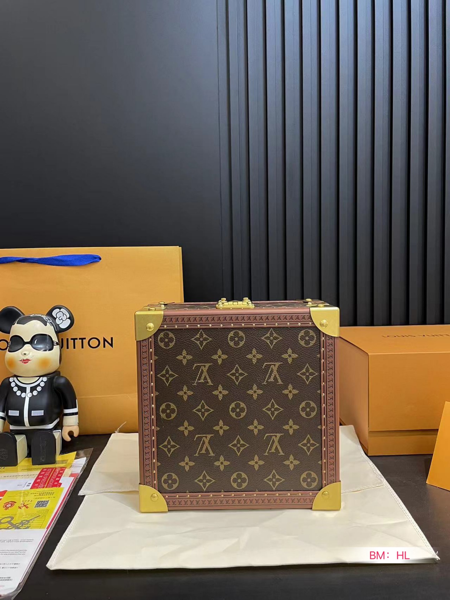 L-V Hard box jewelry storage box