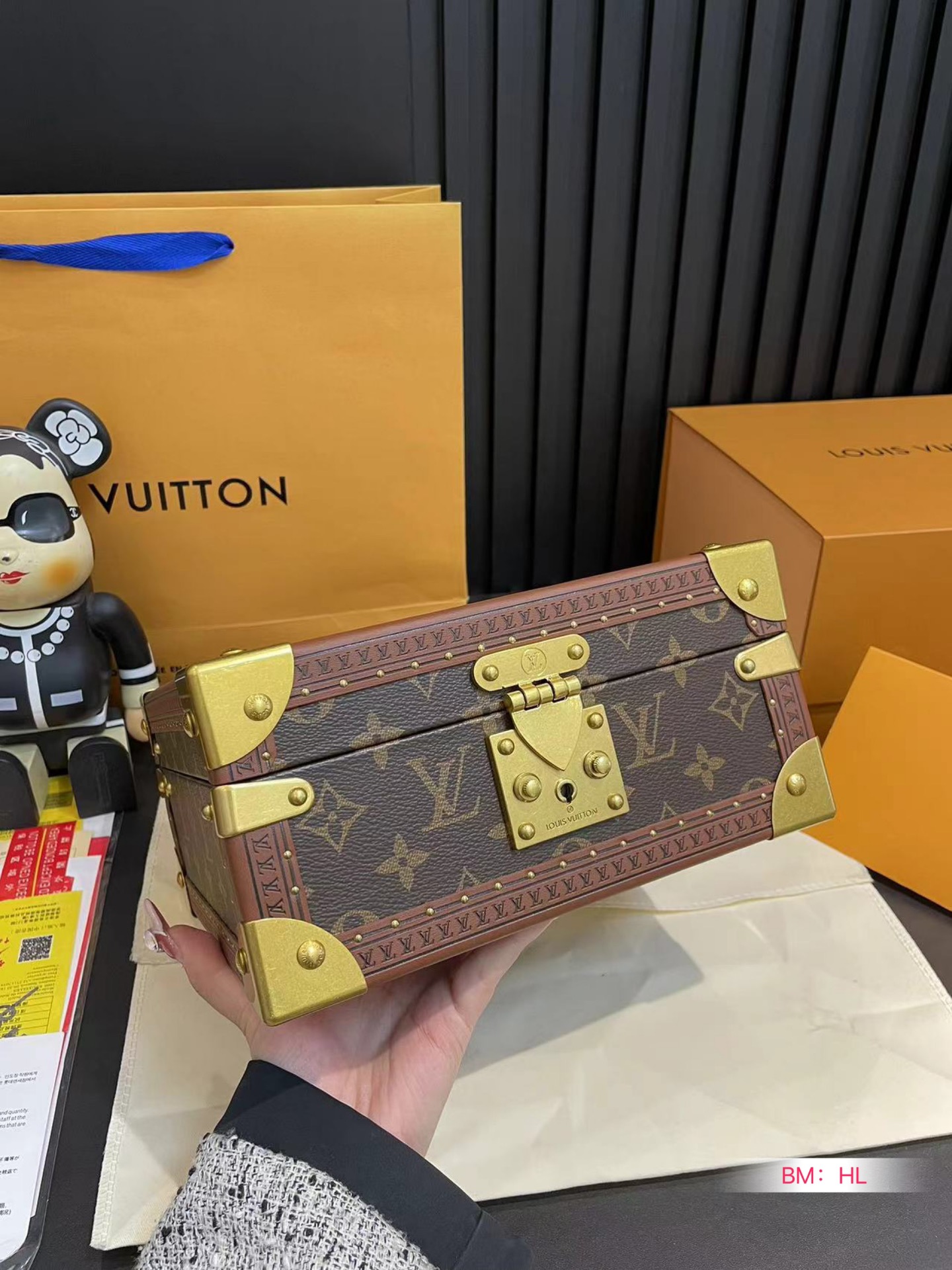 L-V Hard box jewelry storage box