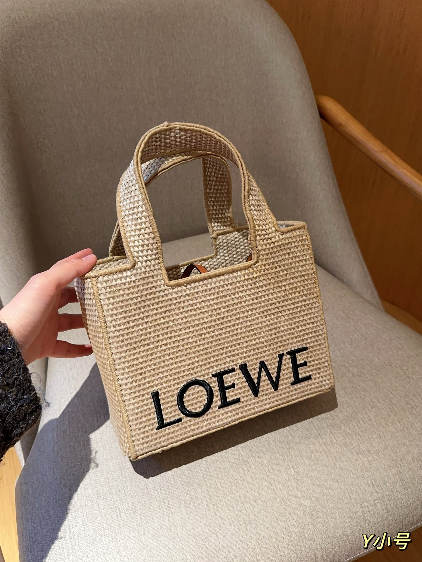 L-E Embroidered logo straw bag basket tote bag tote