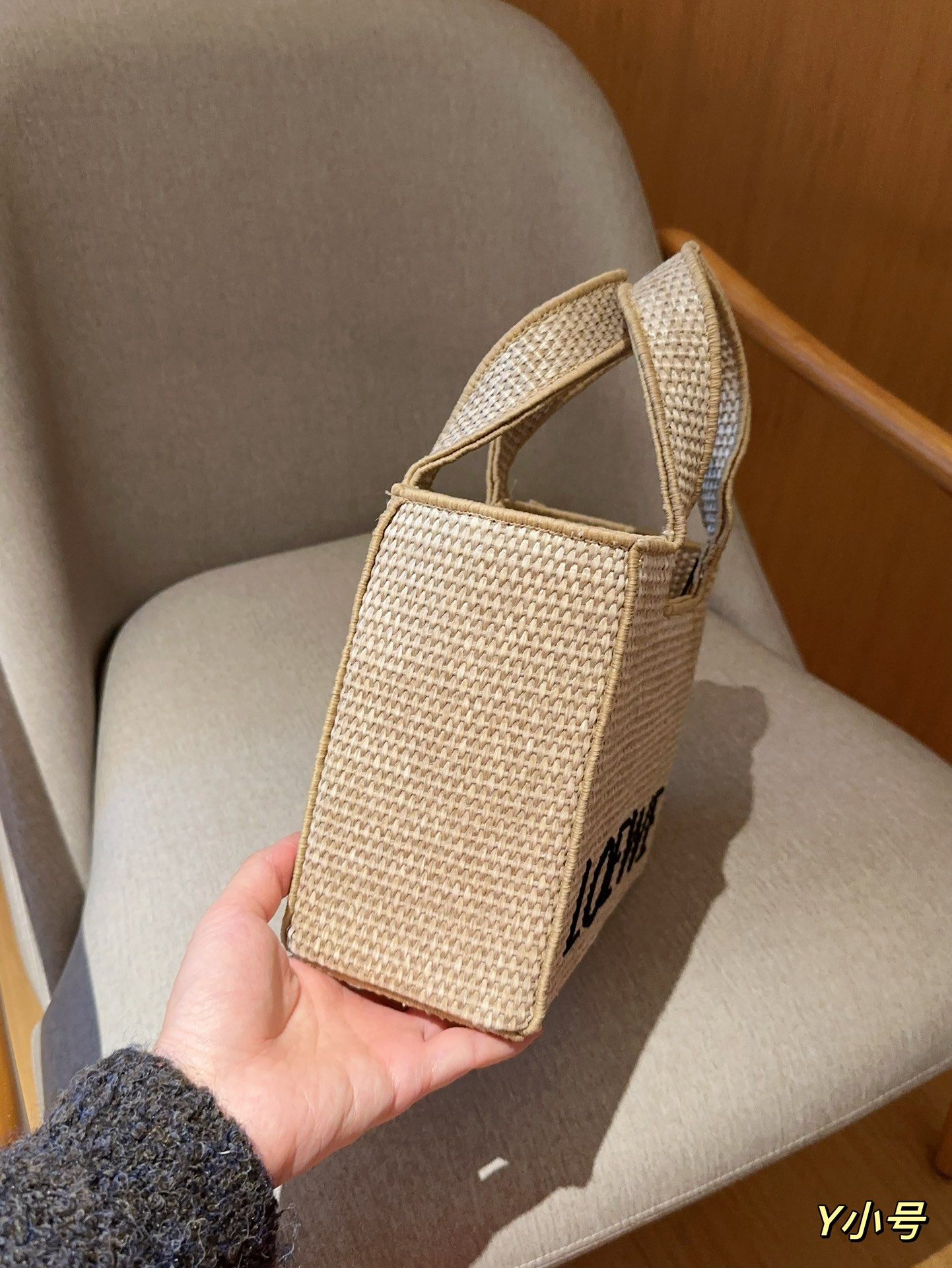 L-E Embroidered logo straw bag basket tote bag tote