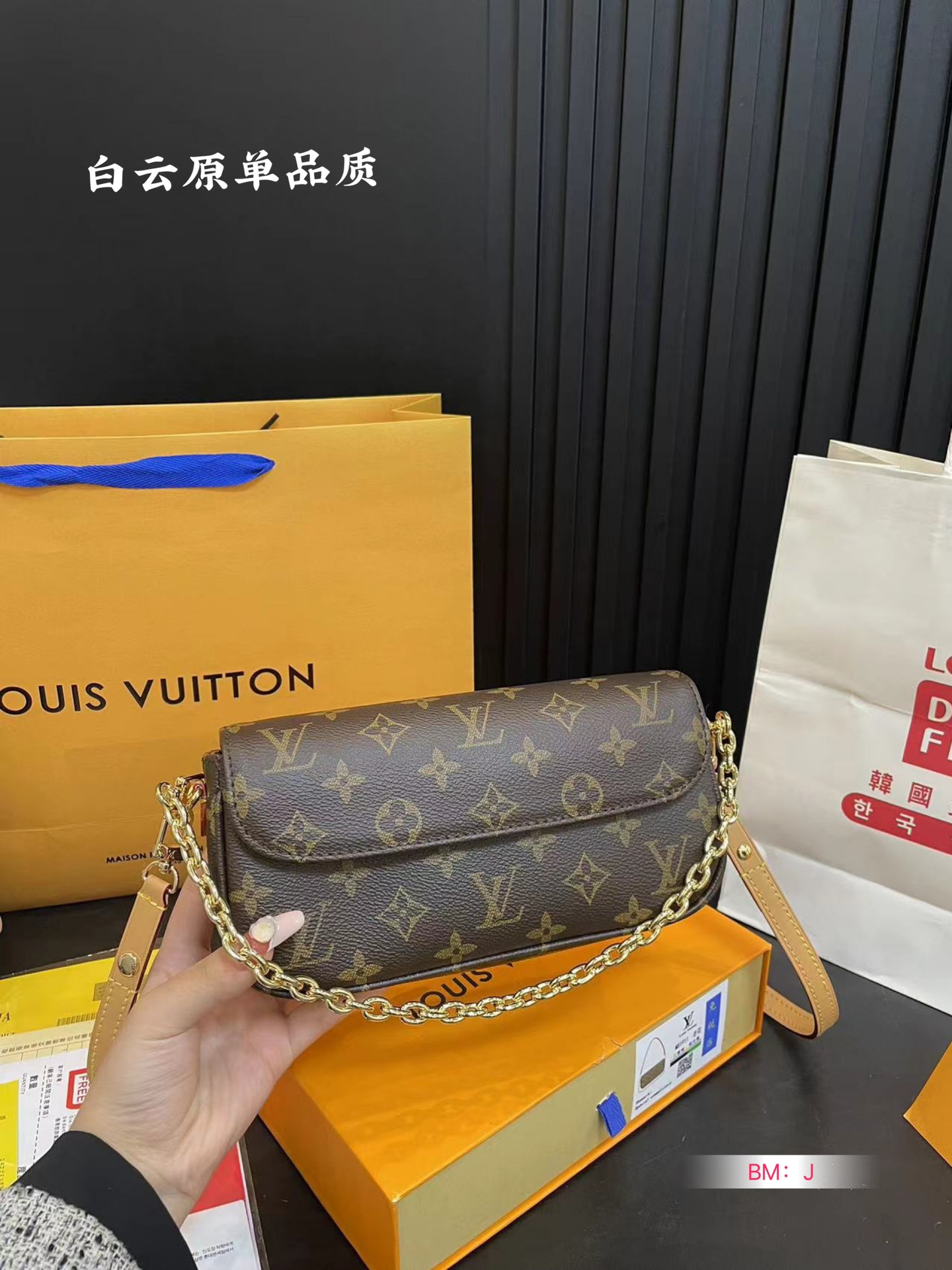 L-V 2023LV big explosion lvy big mahjong bag woc bag to hand a whole amazing live.