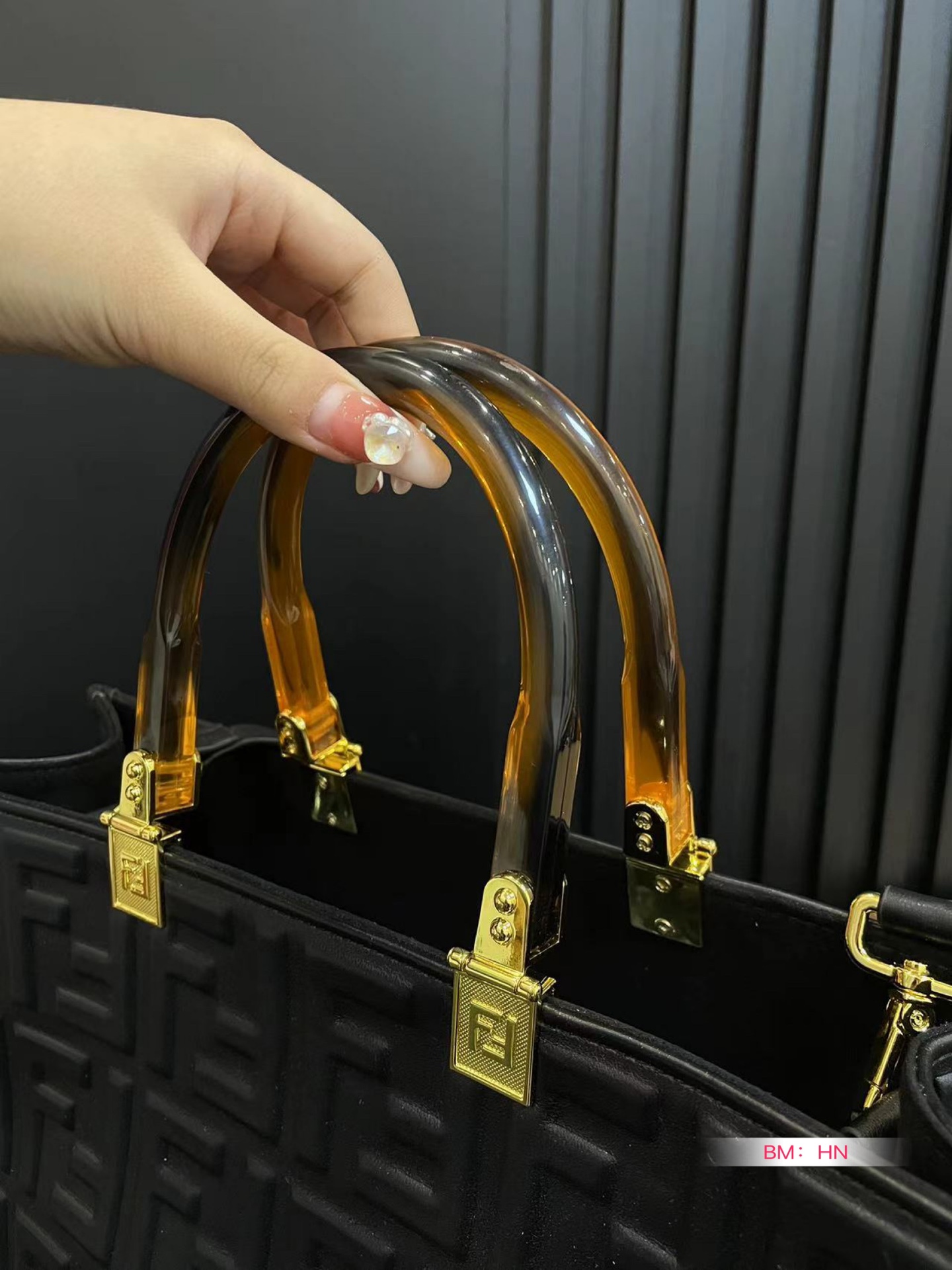 F-I Versatile and versatile, different styles can hold windbreakers with great looks.