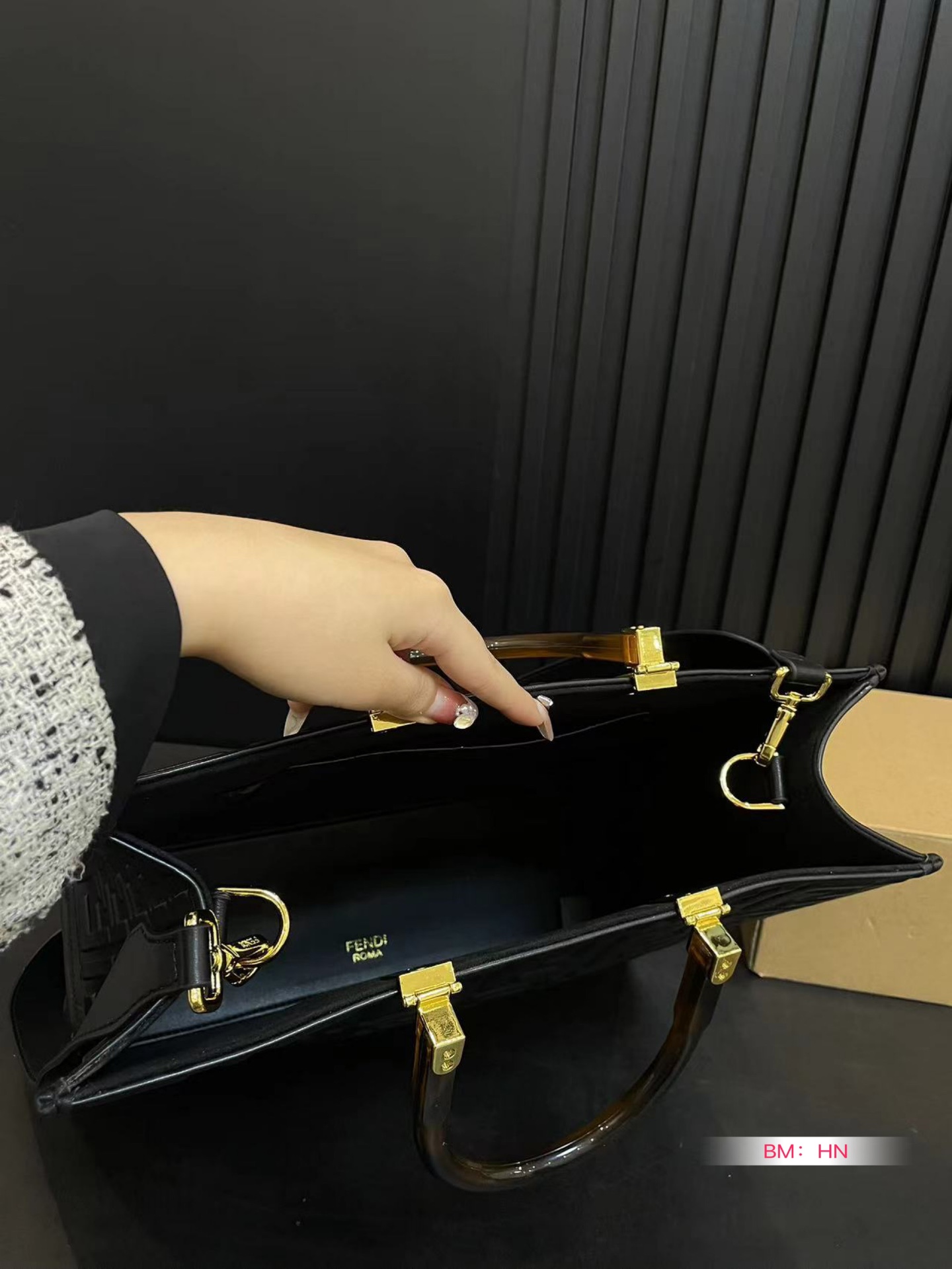 F-I Versatile and versatile, different styles can hold windbreakers with great looks.